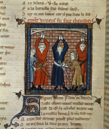 Pasowanie na rycerza na średniowiecznej miniaturze: Troje pasowanych unosi ręce nad głową, łącząc dłonie, a dwie inne osoby zapinają im na biodrach pasy z mieczami.