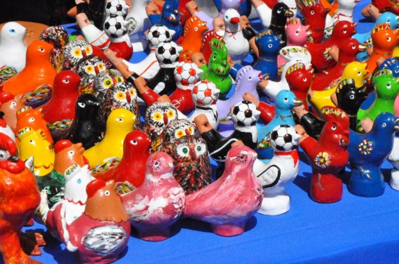 Ceramiczne kogutki – trafny symbol RWPG? (fot. Julia Włodarczyk, CC BY-SA 3.0)