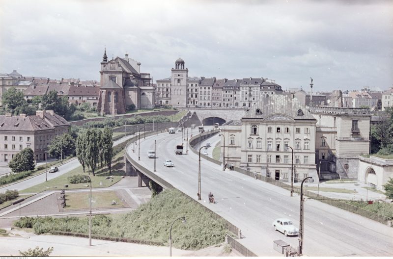 Trasa W-Z w Warszawie w latach 60. XX wieku. Jej budowa była jedną ze sztandarowych inwestycji okresu planu trzyletniego (fot. Zbyszko Siemaszko, ze zbiorów Narodowego Archiwum Cyfrowego, sygn. 3/51/0/6.13/87/2)