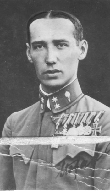 Stefan Stec, porucznik, lotnik, zastępca dowódcy lotnictwa podczas obrony Lwowa (fot. Narodowe Archiwum Cyfrowe, sygn. 3/1/0/1/125/1, domena publiczna)