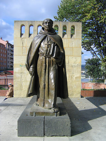 Pomnik franciszkanina Juana de Zumárragi w miejscu jego urodzenia: Durango w Kraju Basków (fot. Txo, domena publiczna)