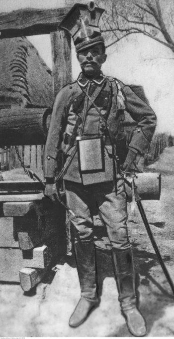 Ułan z I Pułku Ułanów I Brygady Legionów (fot. Narodowe Archiwum Cyfrowe, sygn. 3/1/0/1/207/2, domena publiczna)