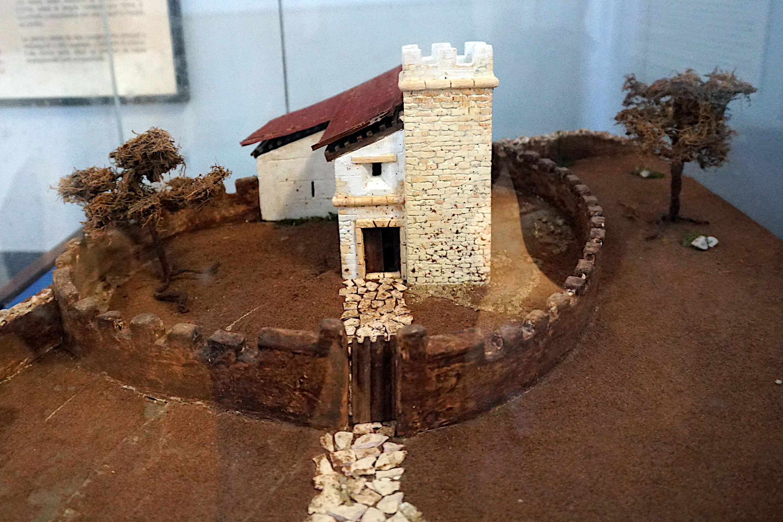 Makieta domu Krzysztofa Kolumba w La Isabeli; Museo Parque Nacional Histórico y Arqueológico de La Isabela (fot. Mariordo (Mario Roberto Durán Ortiz), CC BY-SA 4.0)